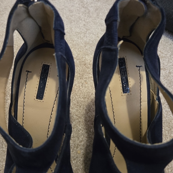 BCBG NWOT size 8.5 heels - Picture 3 of 11